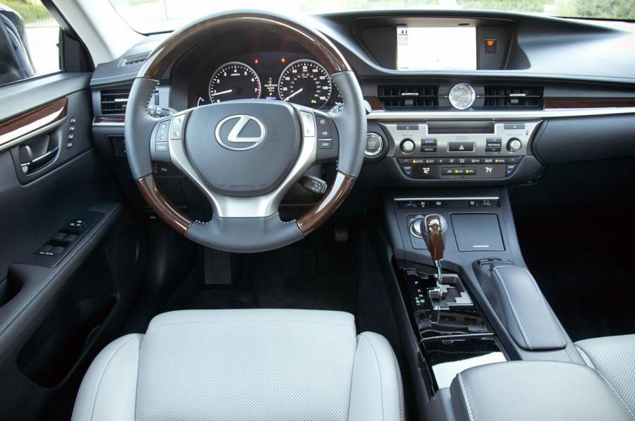  Lexus ES350 2013 года  (фото 47 из 64)